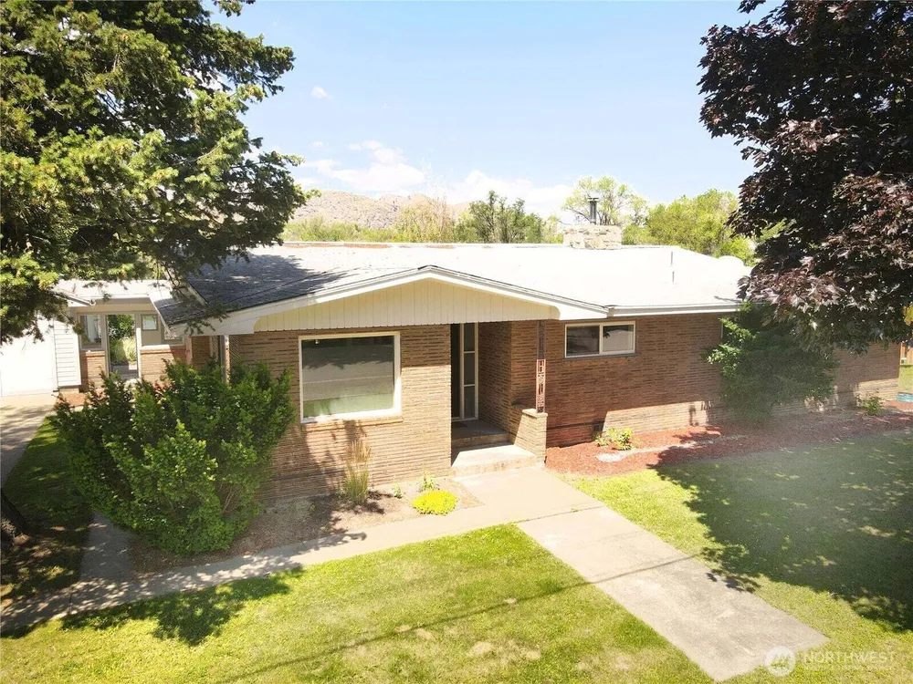 1616 Cherry St, Oroville, WA 98844