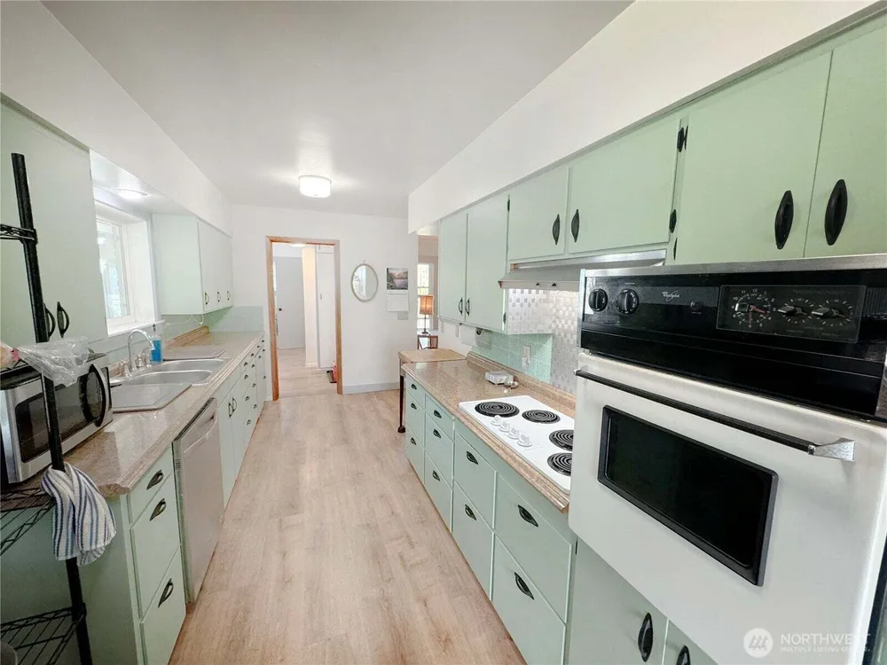 1616 Cherry St, Oroville, WA 98844