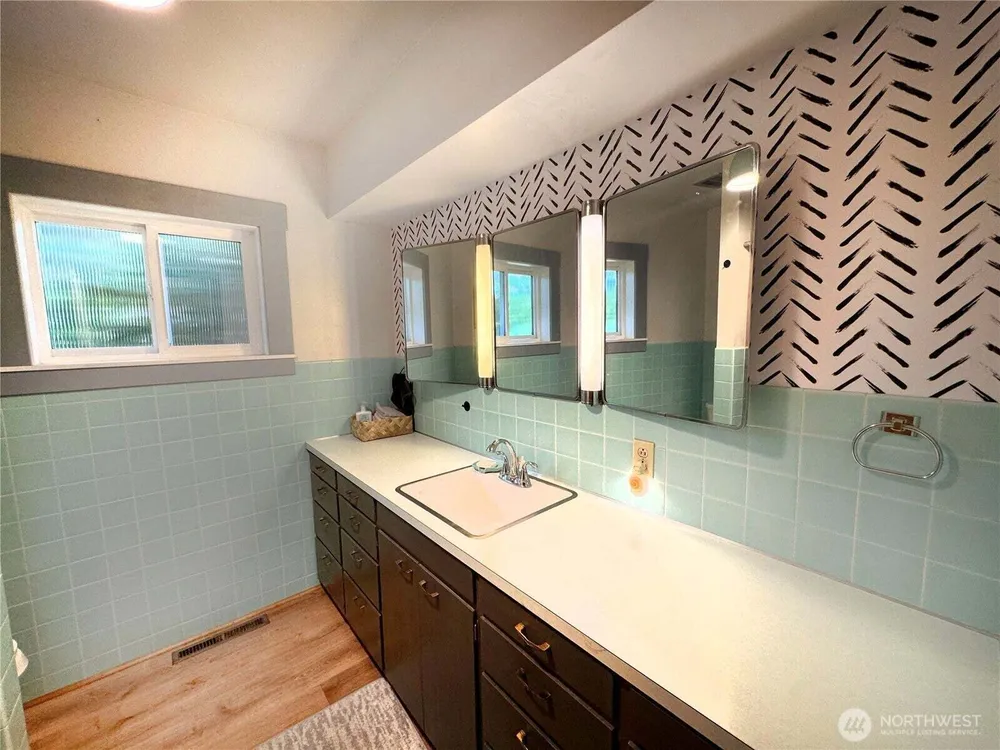 1616 Cherry St, Oroville, WA 98844