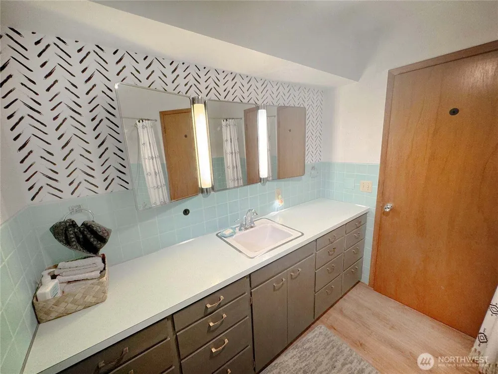 1616 Cherry St, Oroville, WA 98844