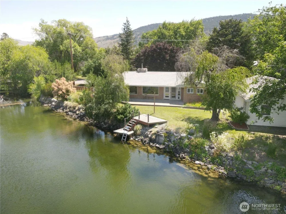 1616 Cherry St, Oroville, WA 98844