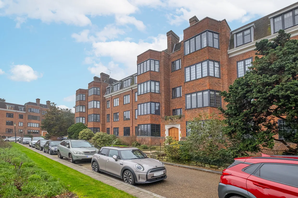 Manor Fields, London, SW15 photo 1