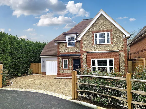Bennett Way, West Clandon, Surrey, GU4 7TN