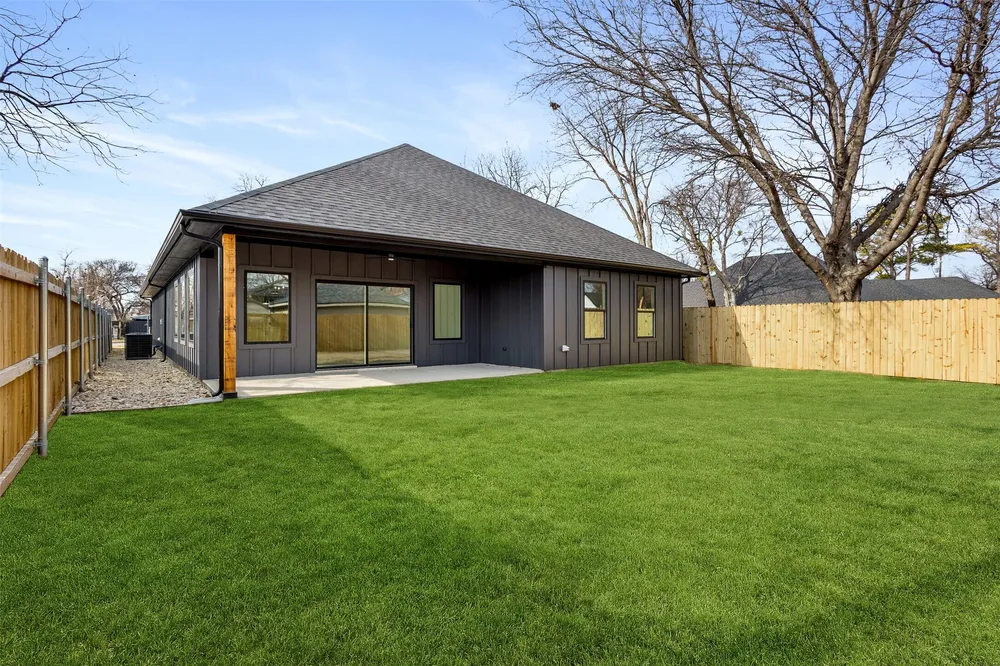 128 Cottonwood St, Fort Worth, TX 76111