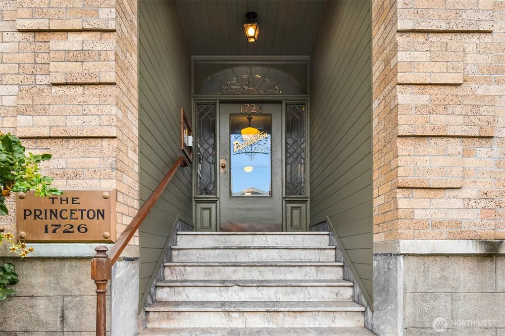1726 15th Ave, Seattle, WA 98122