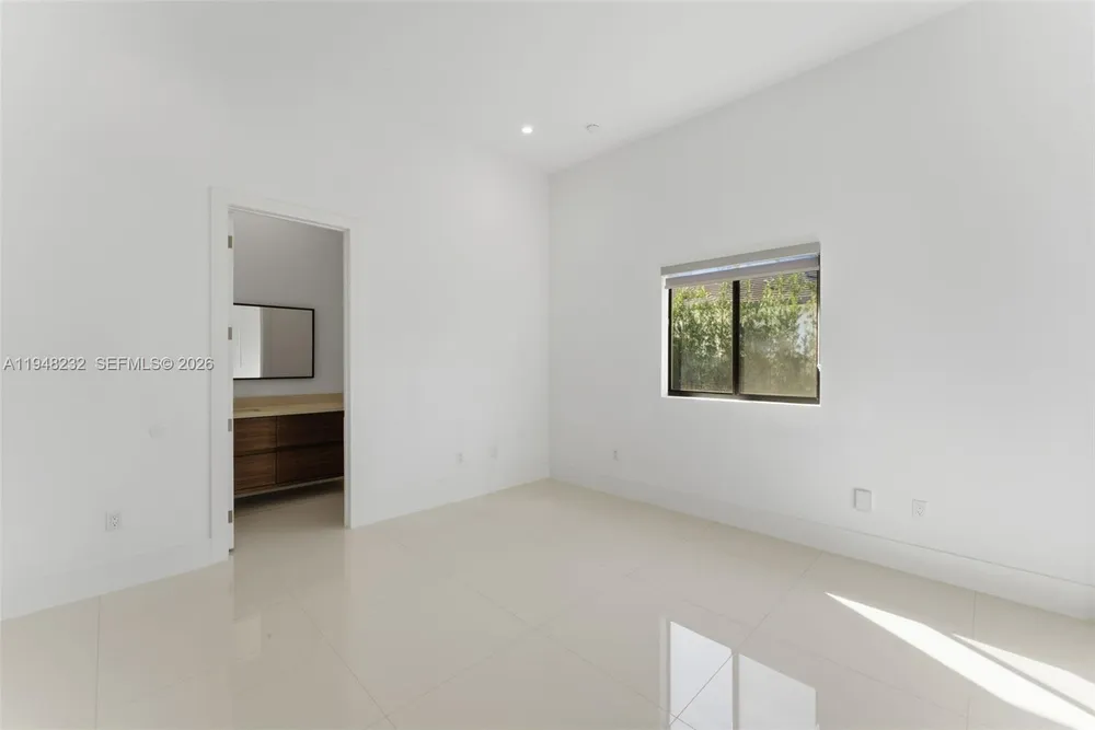10005 SW 66th St, Miami, FL 33173