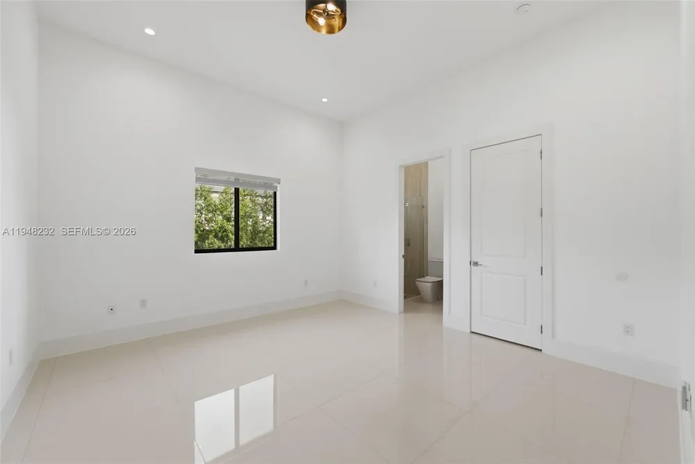 10005 SW 66th St, Miami, FL 33173