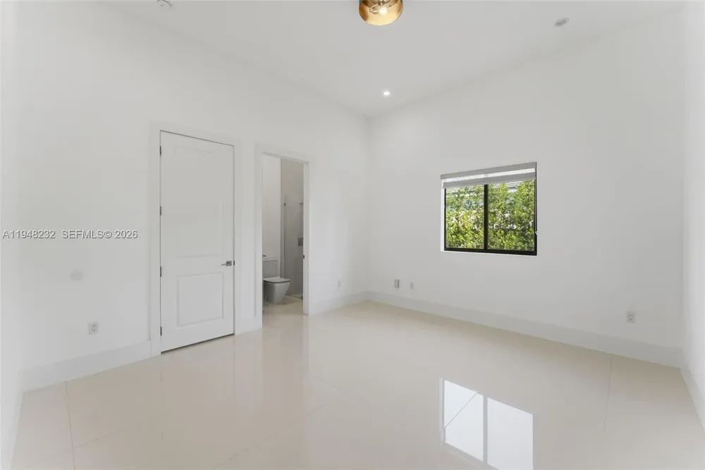 10005 SW 66th St, Miami, FL 33173