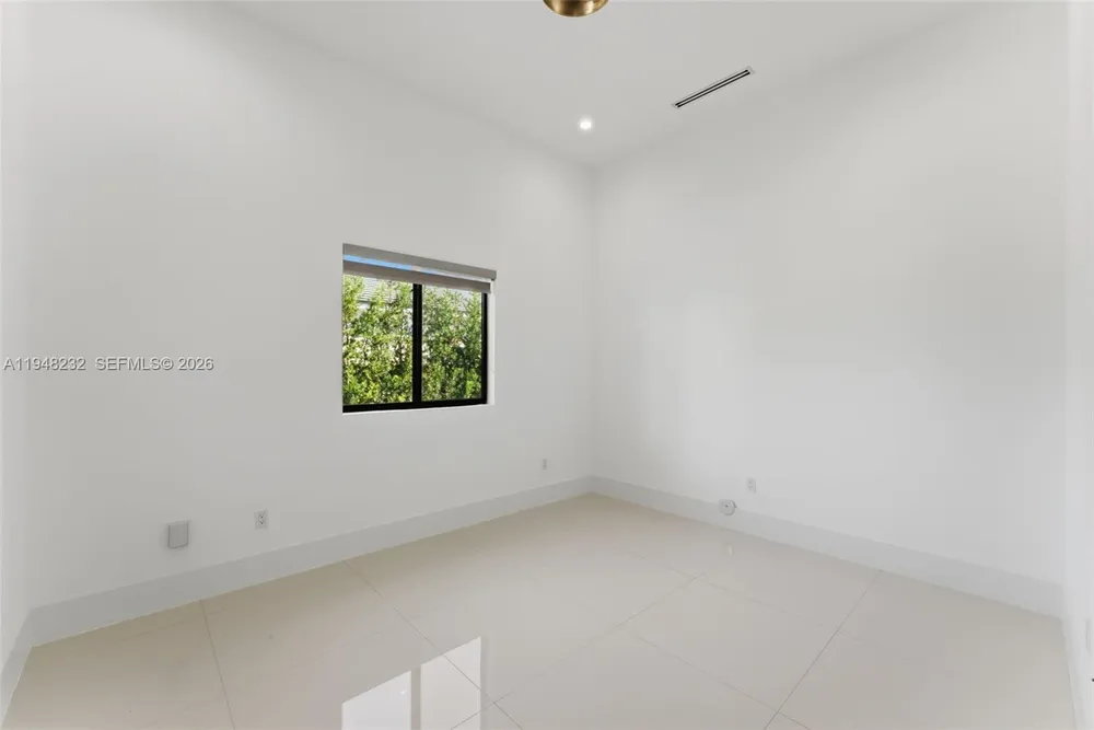 10005 SW 66th St, Miami, FL 33173