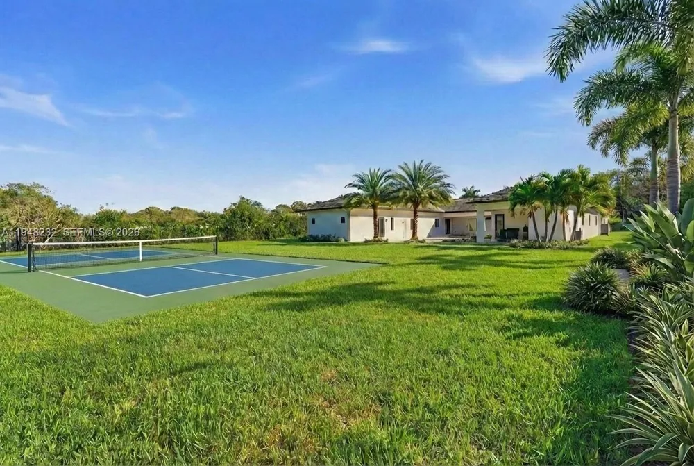 10005 SW 66th St, Miami, FL 33173