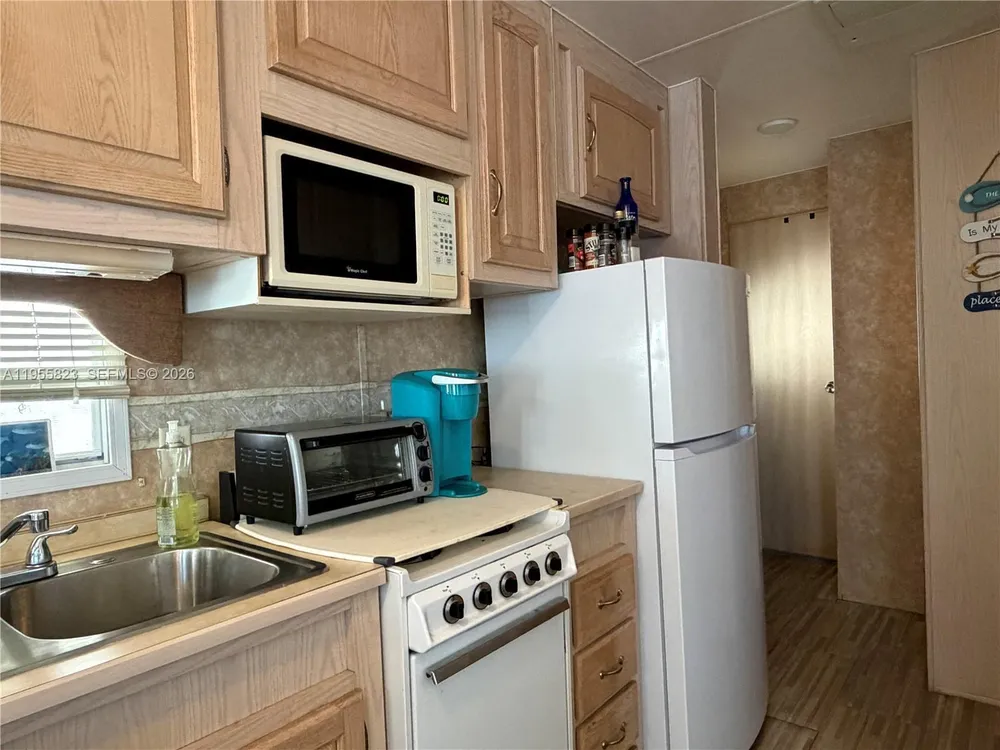 1361 Overseas Hwy, Marathon, FL 33050
