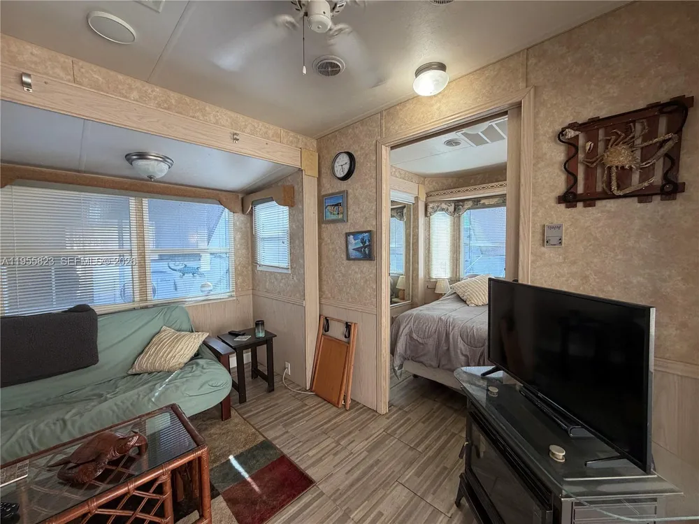 1361 Overseas Hwy, Marathon, FL 33050