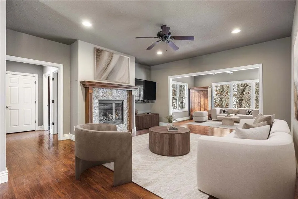 24 Kirkliston Ln, Bella Vista, AR 72715