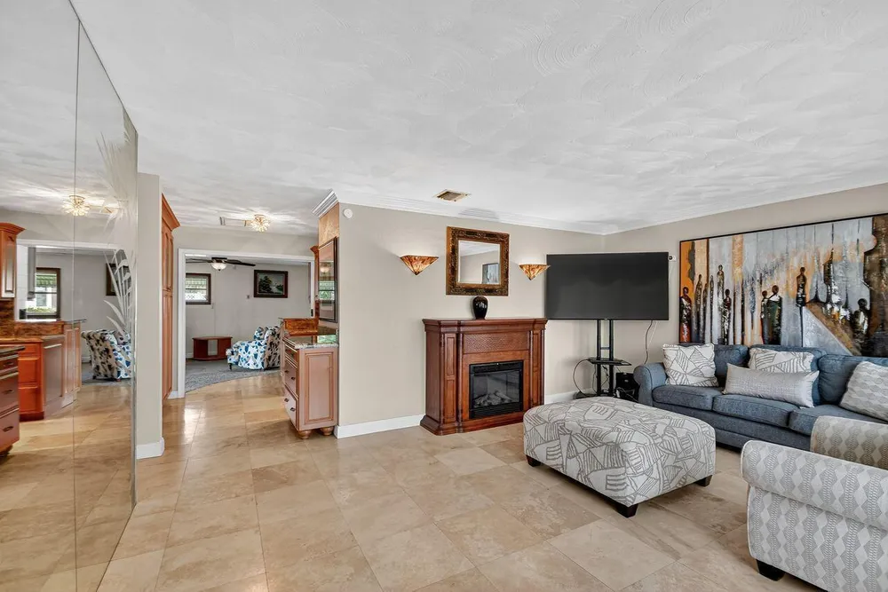 133 Greenbrier Dr, Palm Springs, FL 33461