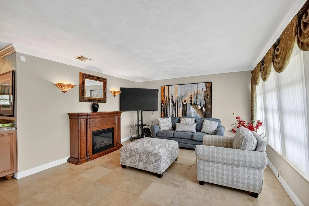 133 Greenbrier Dr, Palm Springs, FL 33461