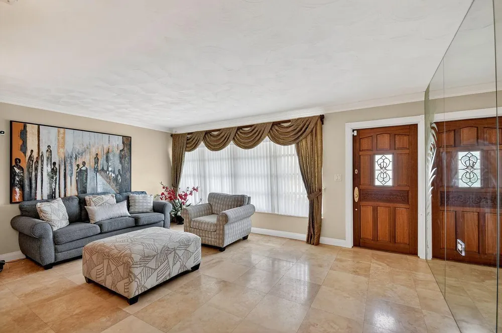 133 Greenbrier Dr, Palm Springs, FL 33461