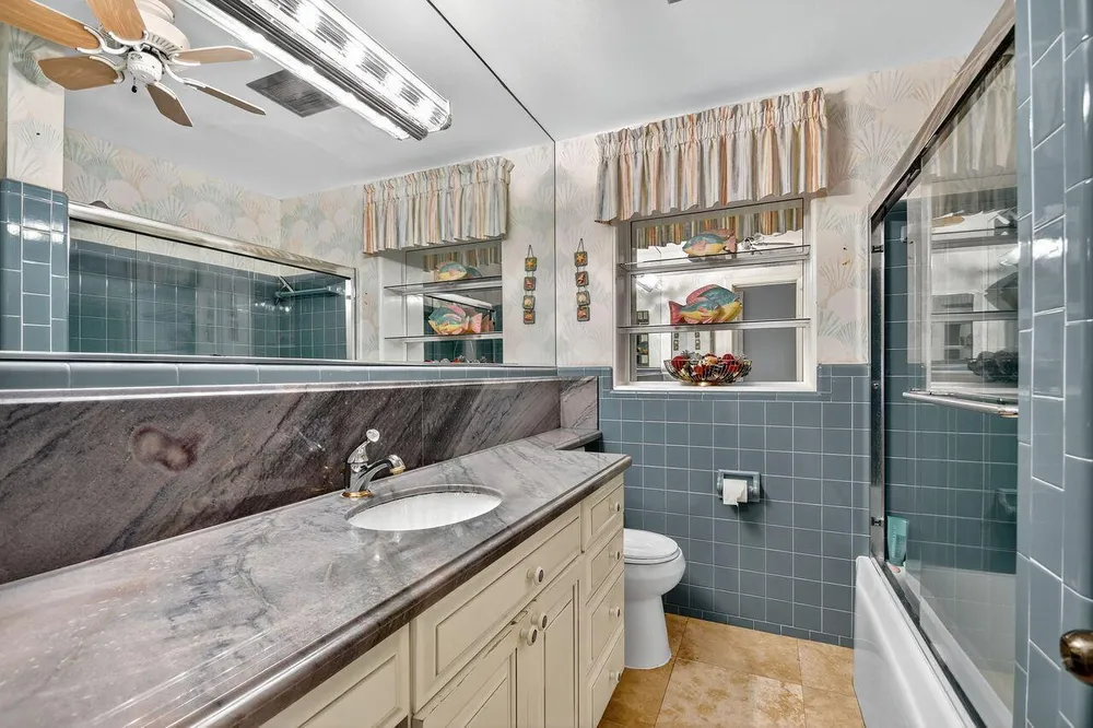 133 Greenbrier Dr, Palm Springs, FL 33461