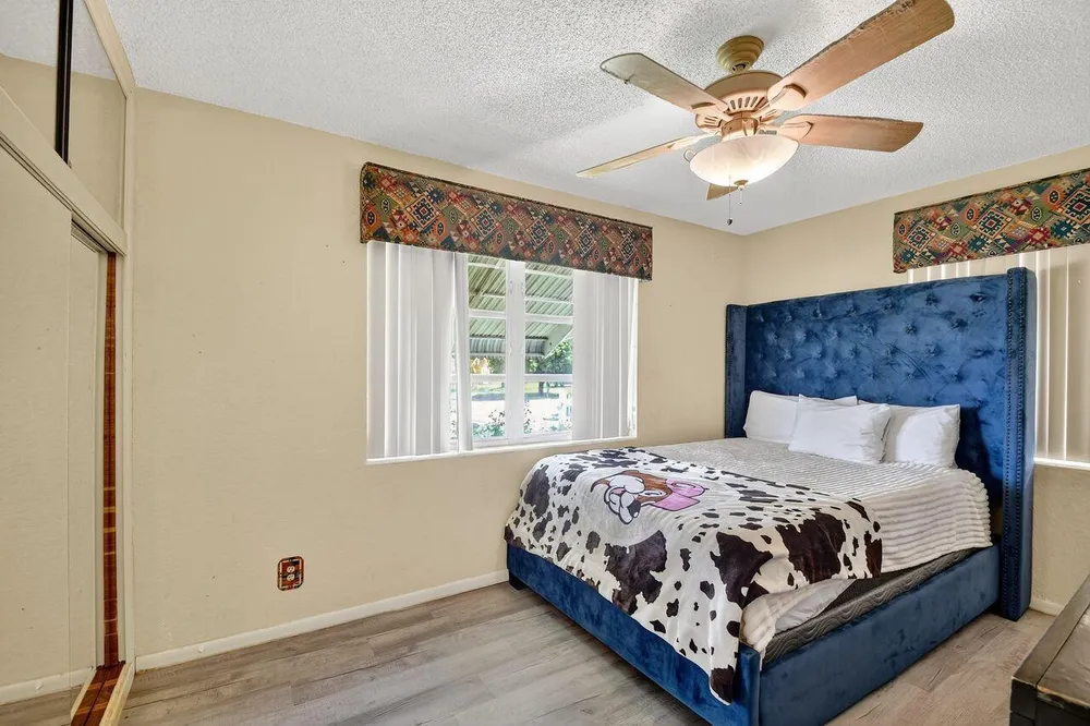 133 Greenbrier Dr, Palm Springs, FL 33461