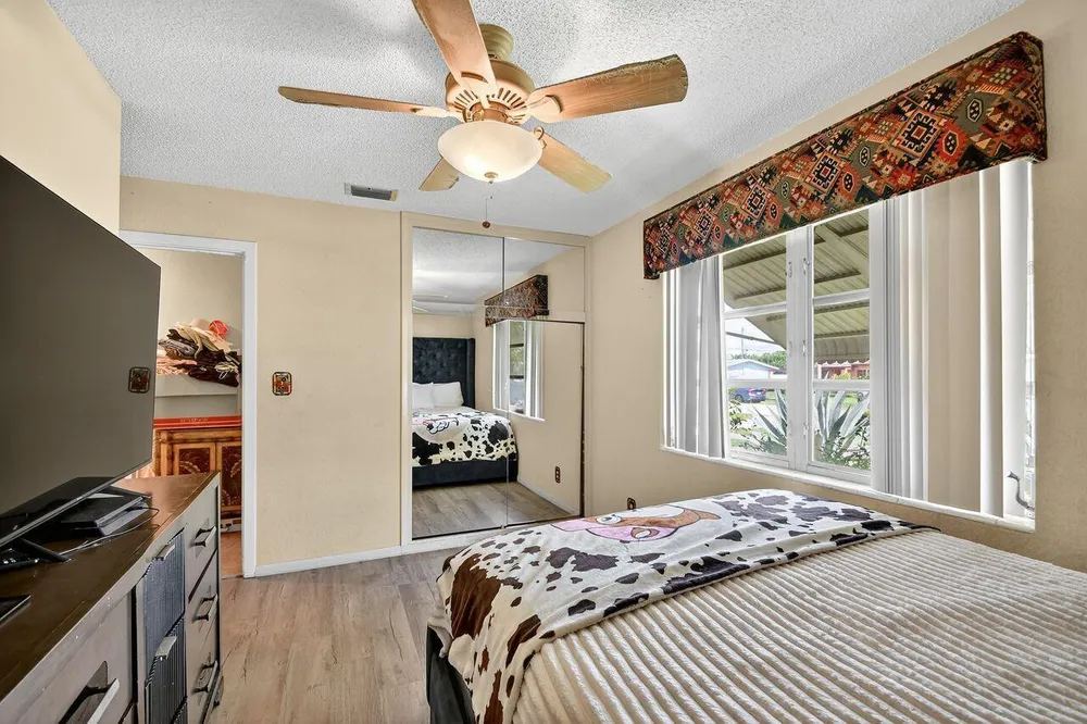 133 Greenbrier Dr, Palm Springs, FL 33461