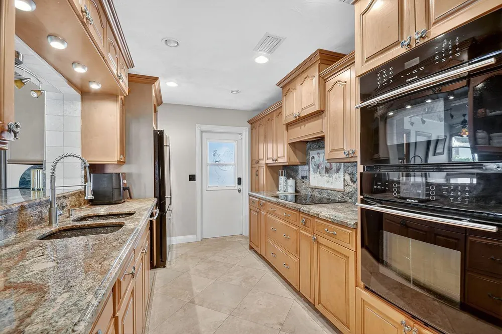 133 Greenbrier Dr, Palm Springs, FL 33461