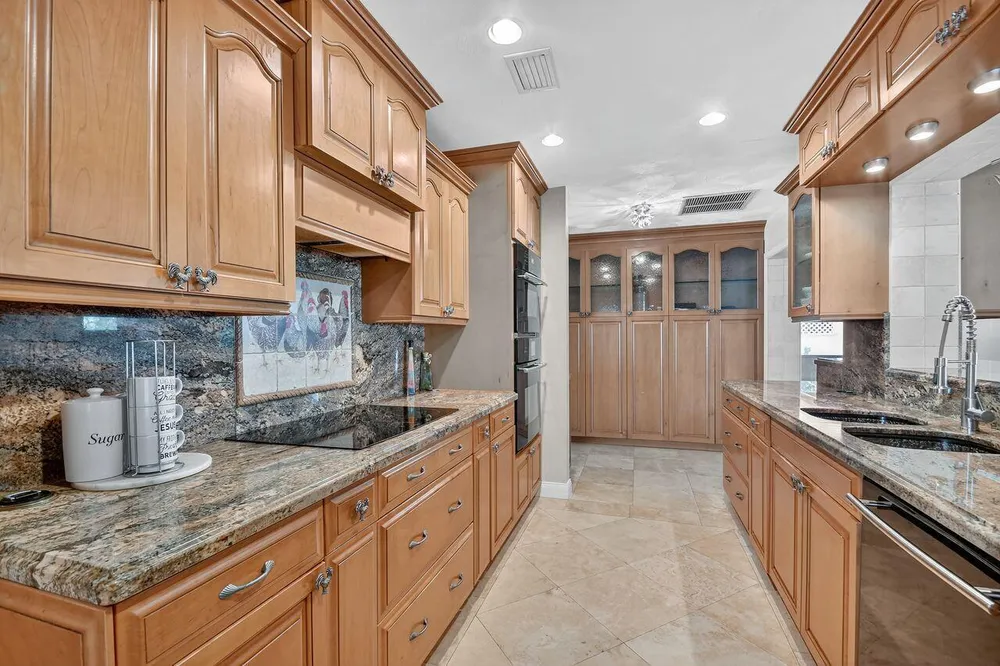 133 Greenbrier Dr, Palm Springs, FL 33461