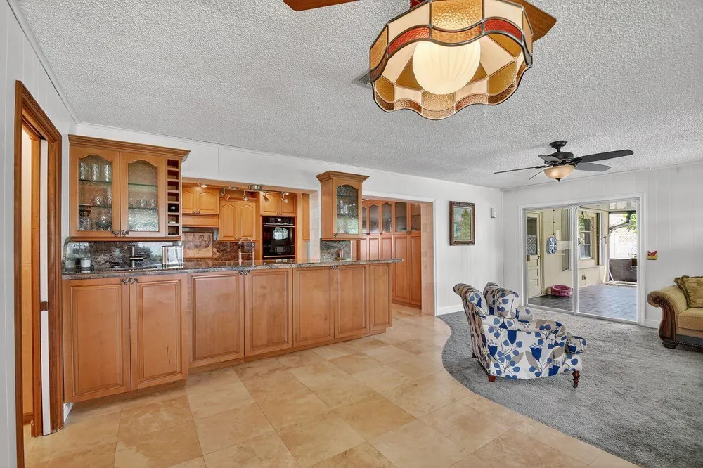 133 Greenbrier Dr, Palm Springs, FL 33461