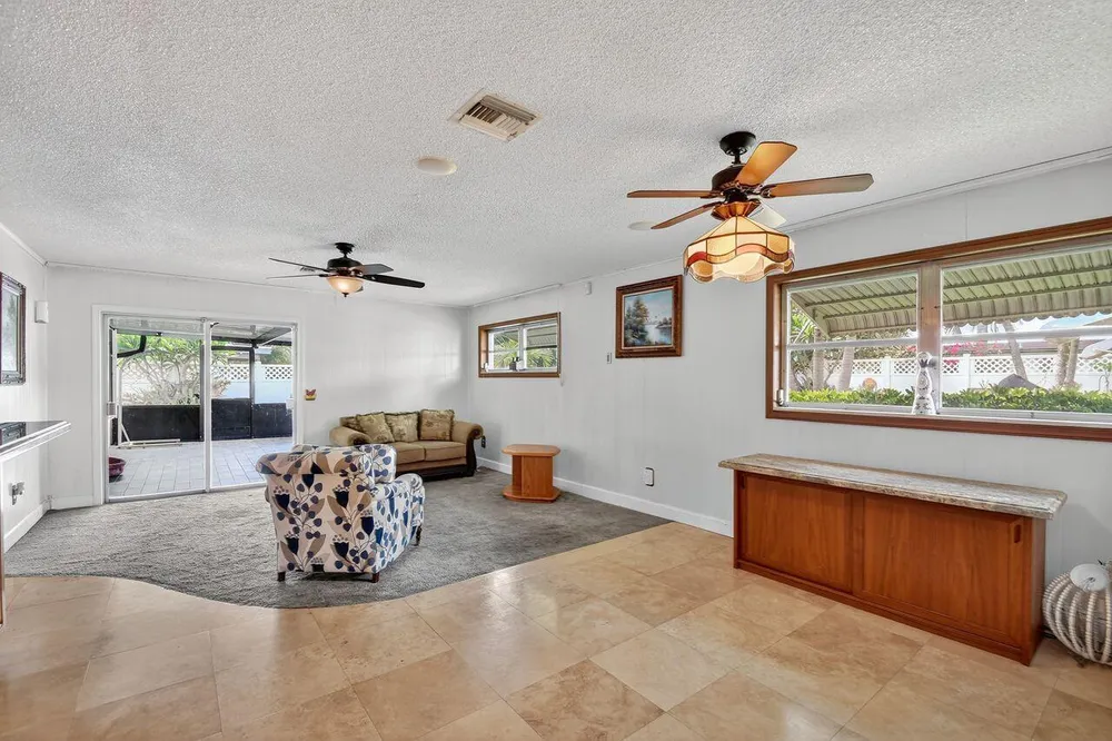 133 Greenbrier Dr, Palm Springs, FL 33461