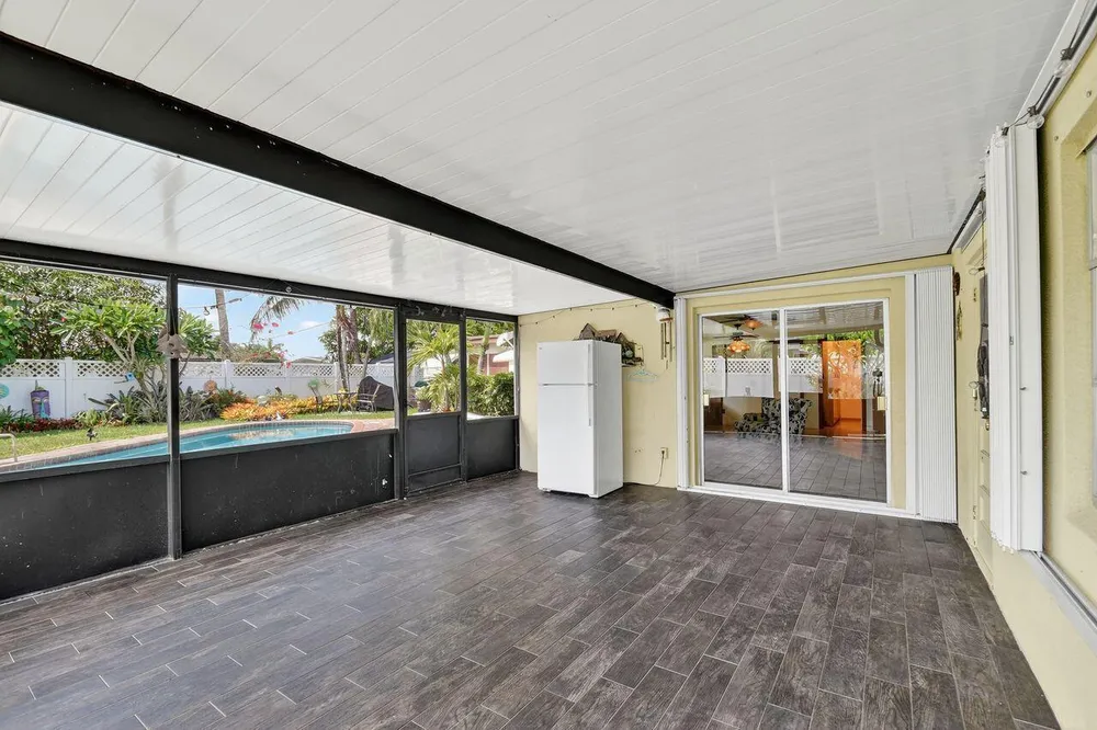 133 Greenbrier Dr, Palm Springs, FL 33461