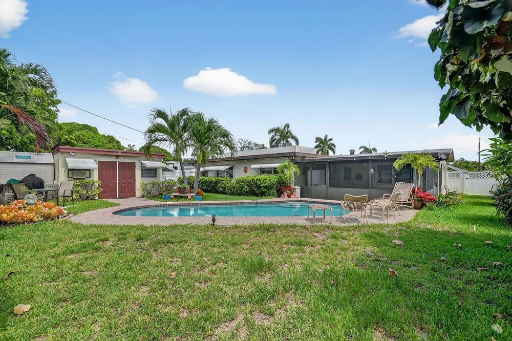 133 Greenbrier Dr, Palm Springs, FL 33461