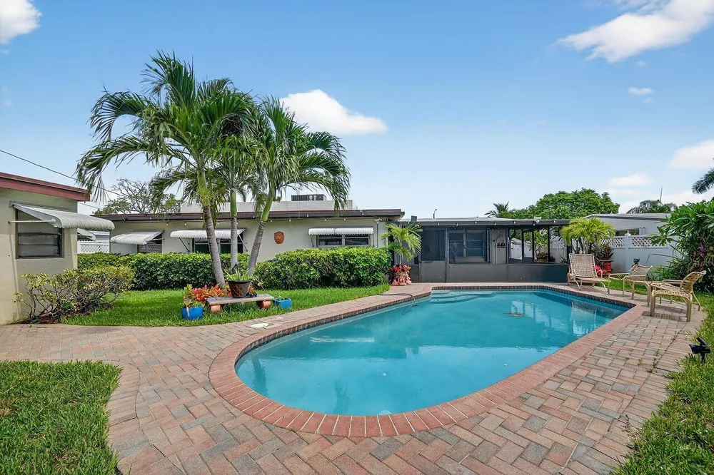 133 Greenbrier Dr, Palm Springs, FL 33461