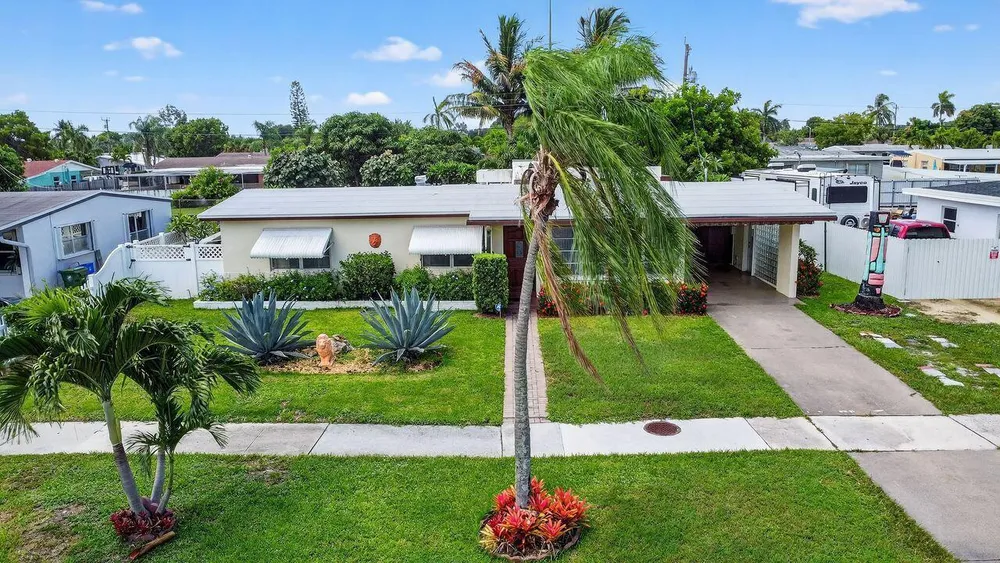 133 Greenbrier Dr, Palm Springs, FL 33461