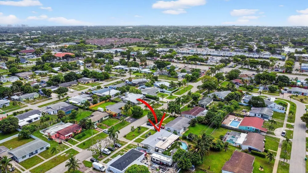 133 Greenbrier Dr, Palm Springs, FL 33461