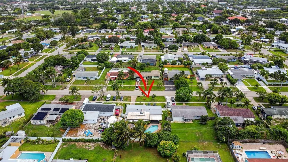 133 Greenbrier Dr, Palm Springs, FL 33461