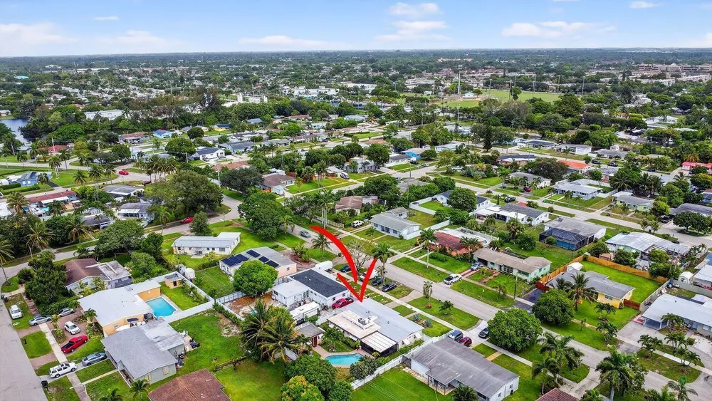 133 Greenbrier Dr, Palm Springs, FL 33461
