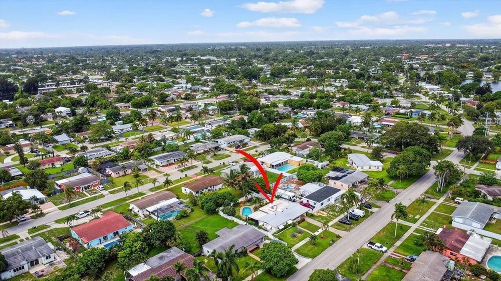 133 Greenbrier Dr, Palm Springs, FL 33461