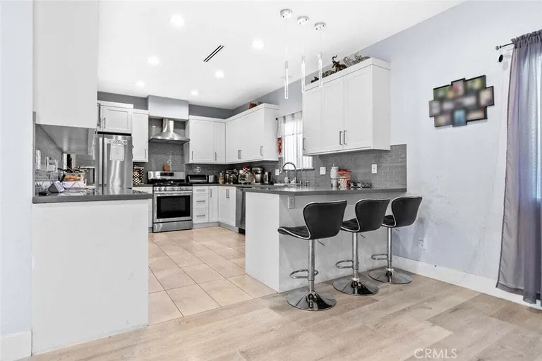 8436 Amboy Ave, Sun Valley, CA 91352