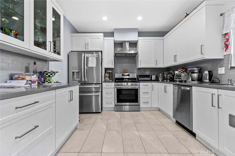 8436 Amboy Ave, Sun Valley, CA 91352