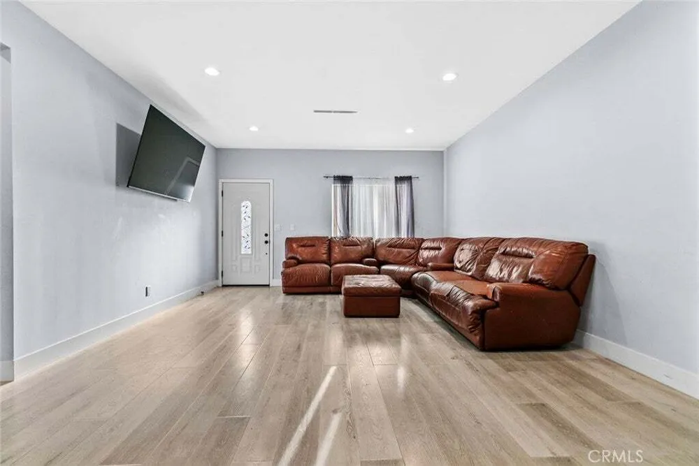 8436 Amboy Ave, Sun Valley, CA 91352