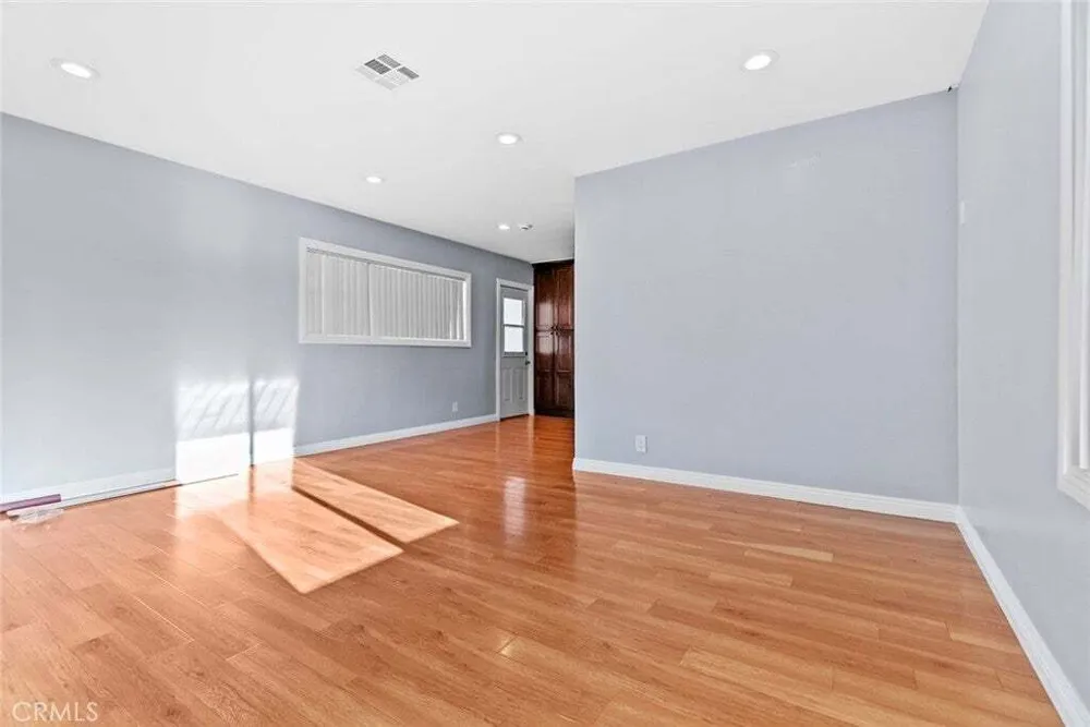 8436 Amboy Ave, Sun Valley, CA 91352