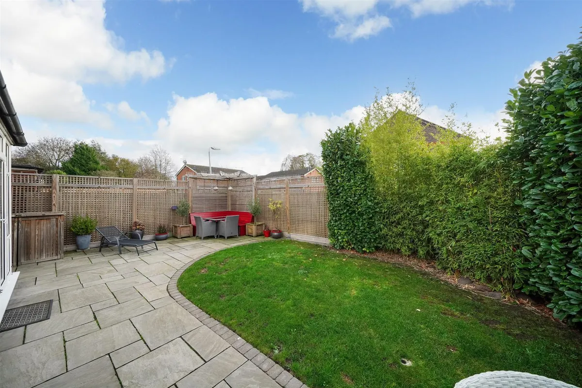 Moor End Close, Edlesborough, LU6 2HP