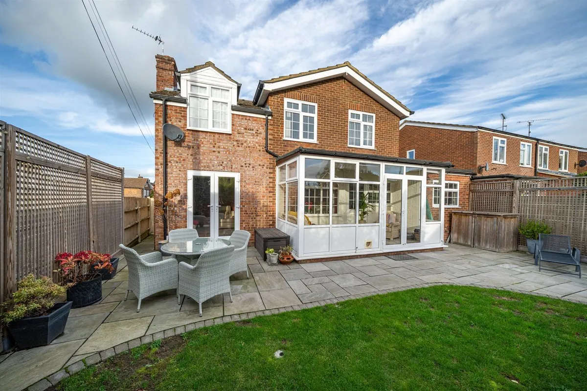 Moor End Close, Edlesborough, LU6 2HP