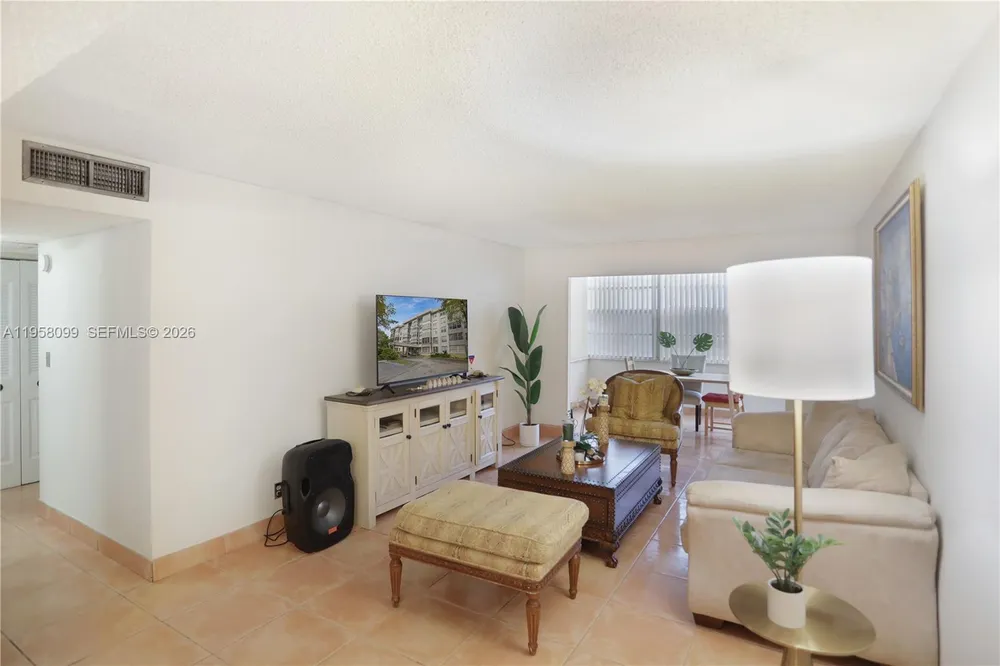 6600 Cypress Rd, Plantation, FL 33317