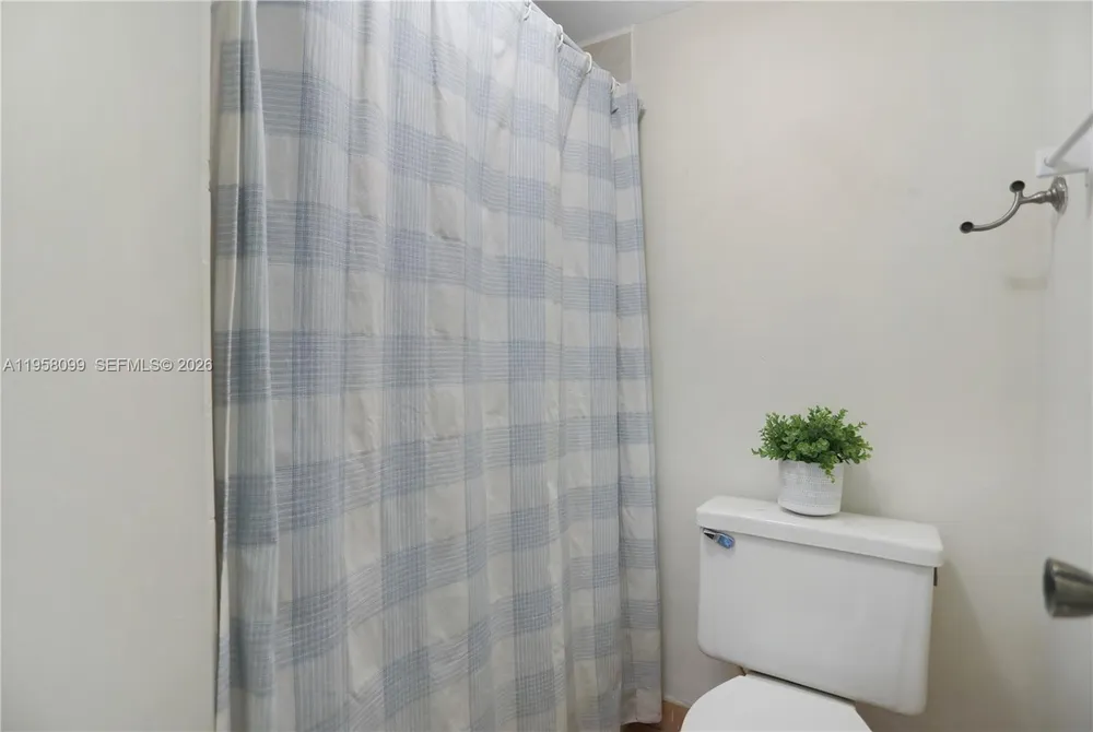 6600 Cypress Rd, Plantation, FL 33317