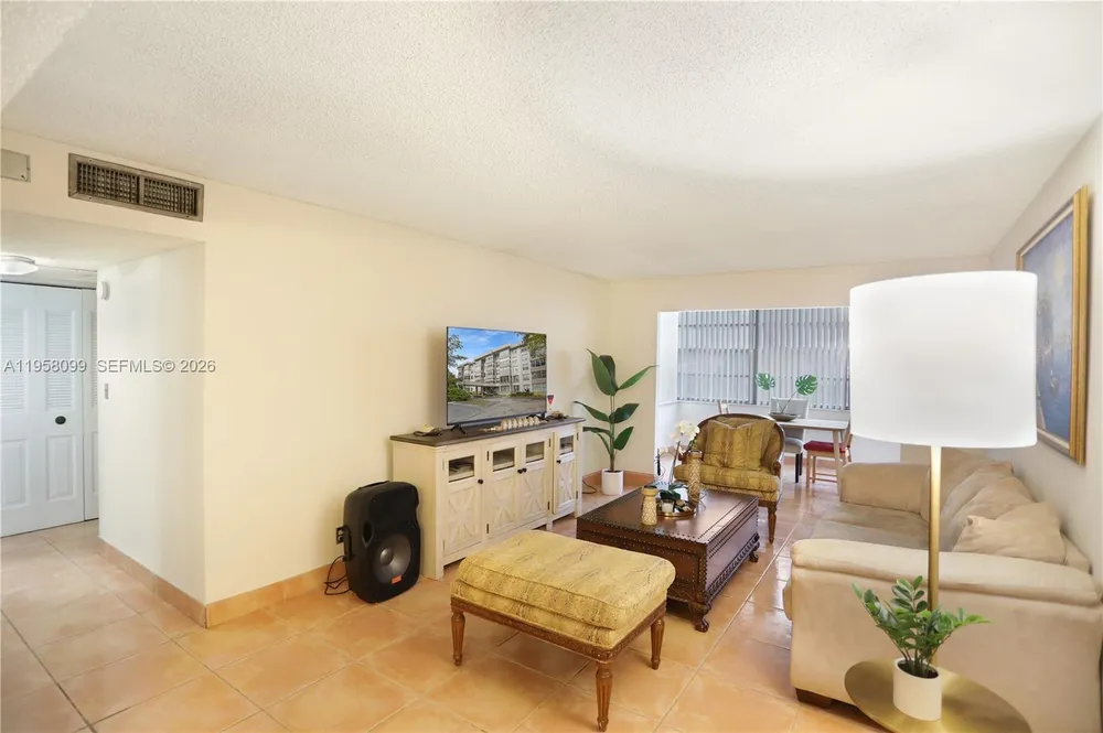 6600 Cypress Rd, Plantation, FL 33317