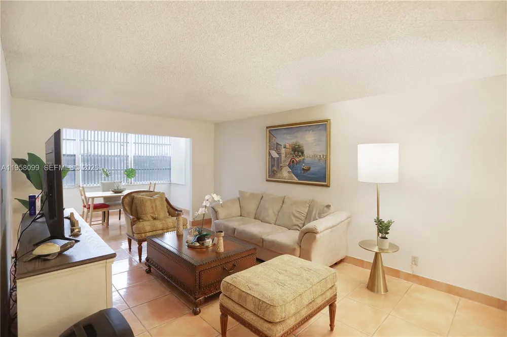 6600 Cypress Rd, Plantation, FL 33317