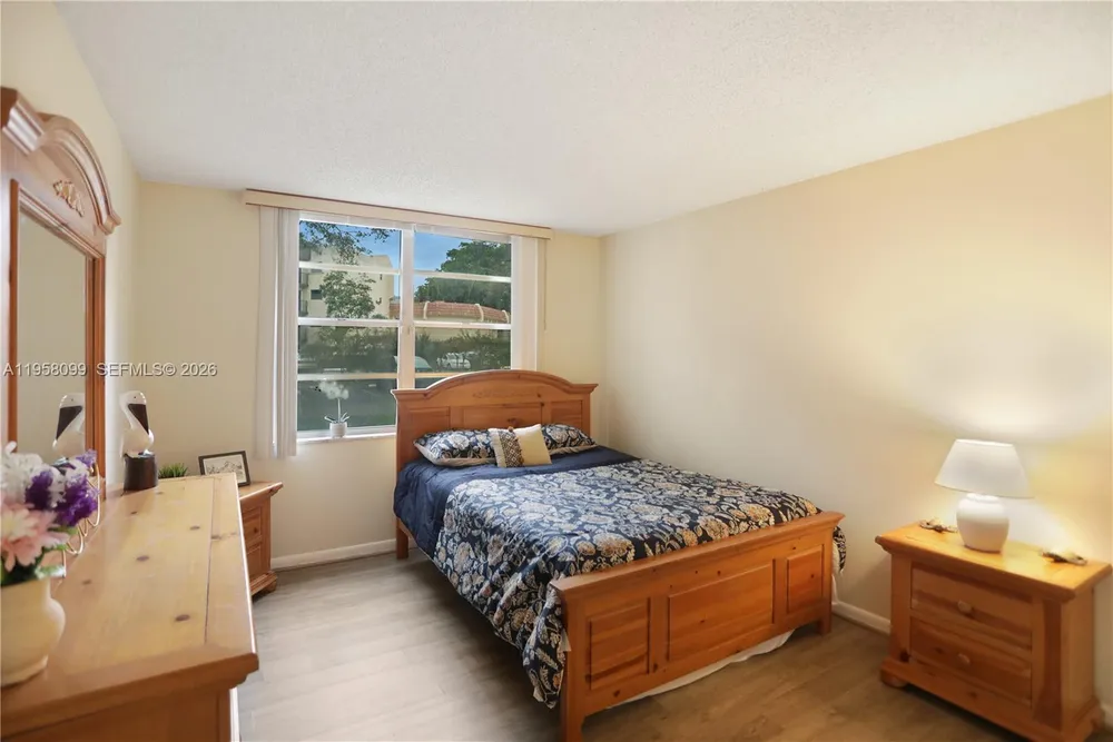 6600 Cypress Rd, Plantation, FL 33317