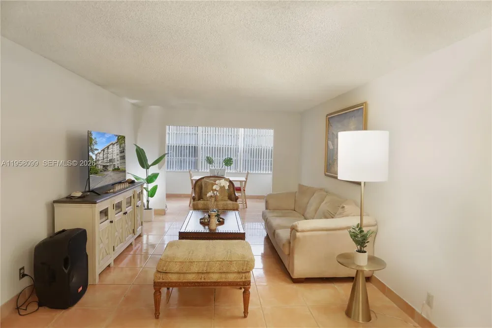 6600 Cypress Rd, Plantation, FL 33317