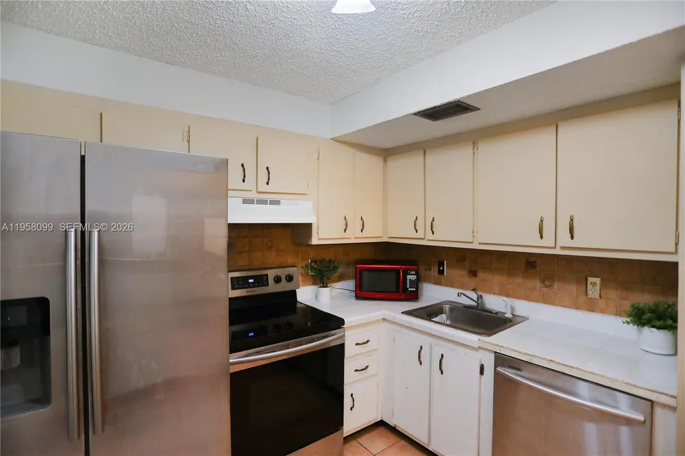 6600 Cypress Rd, Plantation, FL 33317