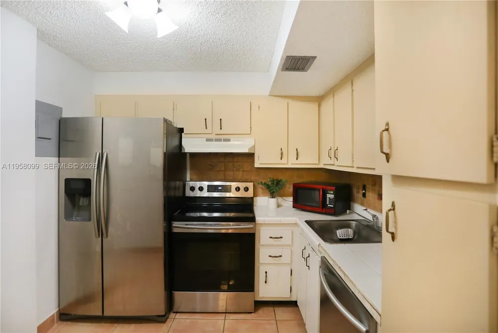 6600 Cypress Rd, Plantation, FL 33317