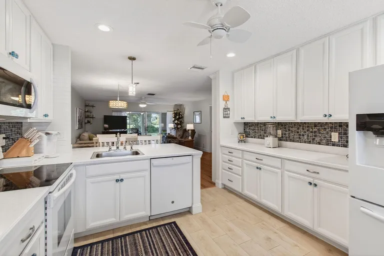 5452 Poppy Pl, Delray Beach, FL 33484